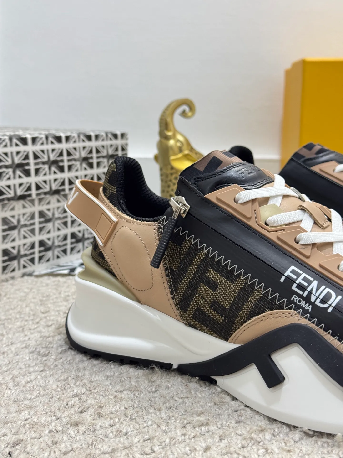 Men's men's shoes 💰520 [New style] 🦥🦥 Original quality - Fendi ◾️▫️F D🆕 Spring and summer new men's slip-on sneakers, with elastic straps, side zippers, and corrugated soles engraved with F. Embossed Fendi Flow lettering on the heel. Mixed material of high-tech fabric and black suede. FF graphic tongue. Ultra-light and wear-resistant EVA sole. Size: 38-44 (45 customized
